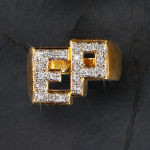 E.P. initialen-ring. In goud of verguld.